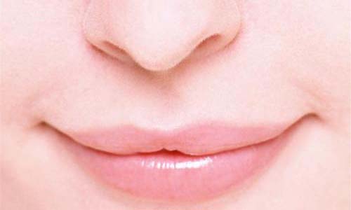 說話和笑起來的時候不漏牙齒的人性格運勢分析總結